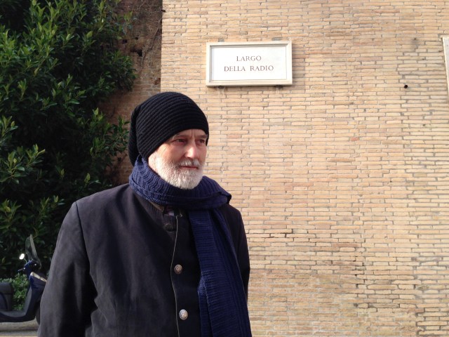 Il prof. Giacomo Baroffio di fronte alla Palazzina Leone XIII in Vaticano